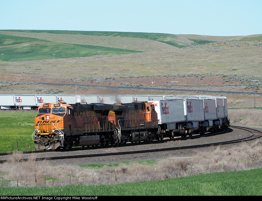 BNSF 6858